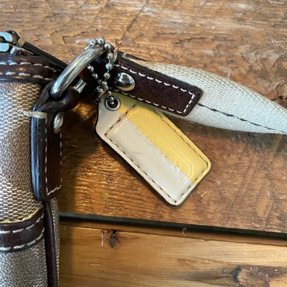 Coach | signature crossbody bag - Picture 2 of 4